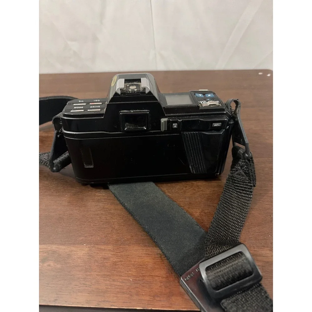 Minolta Maxxum 7000 AF 35mm SLR Camera with 50mm and Sigma 60-200mm Lense Manual